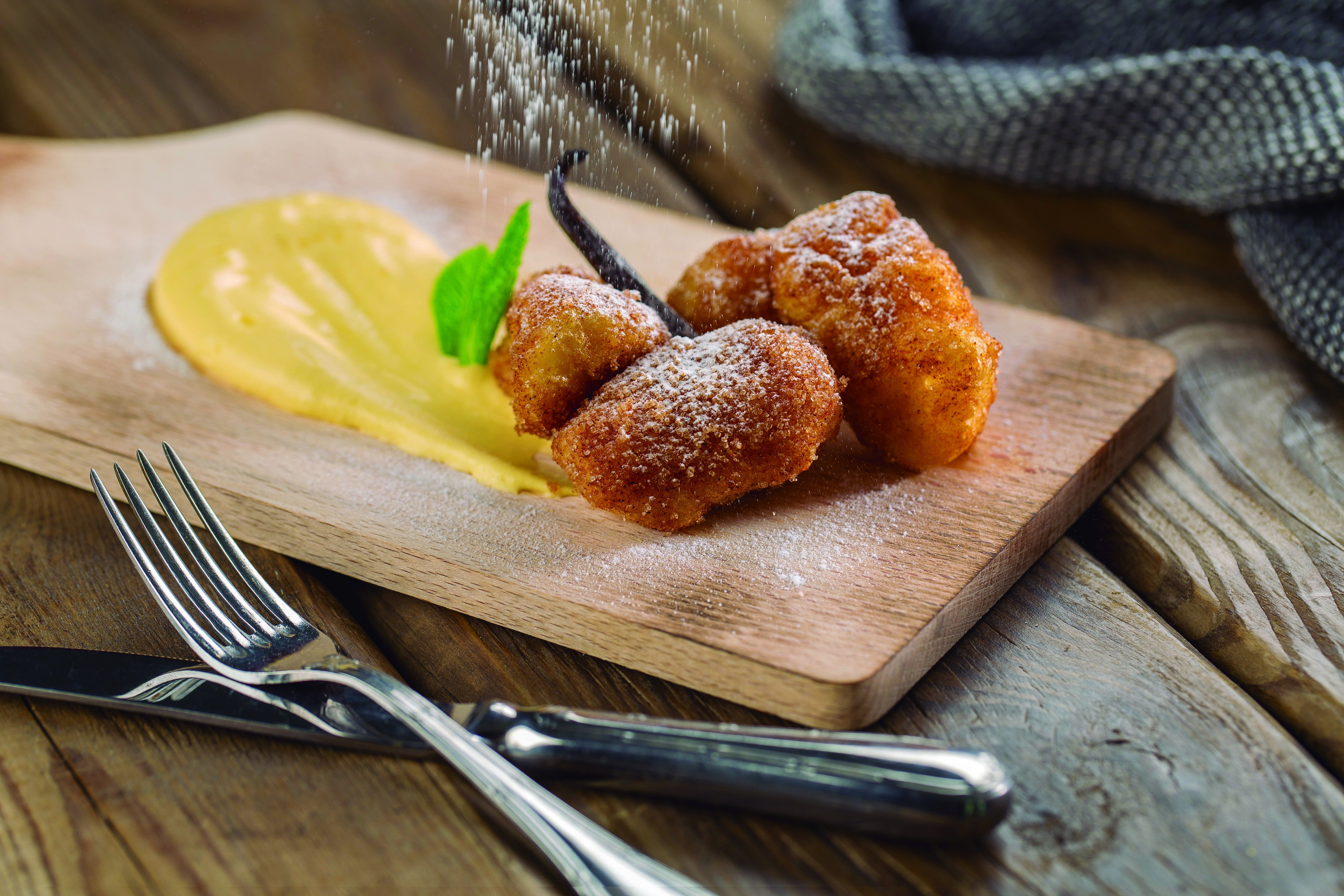 recipe image Bocaditos fritos de crema de vainilla