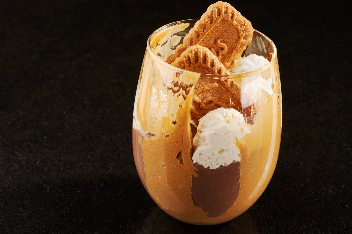 recipe image Batido de Chocolate con pasta de Lotus y espuma de Flora Plant