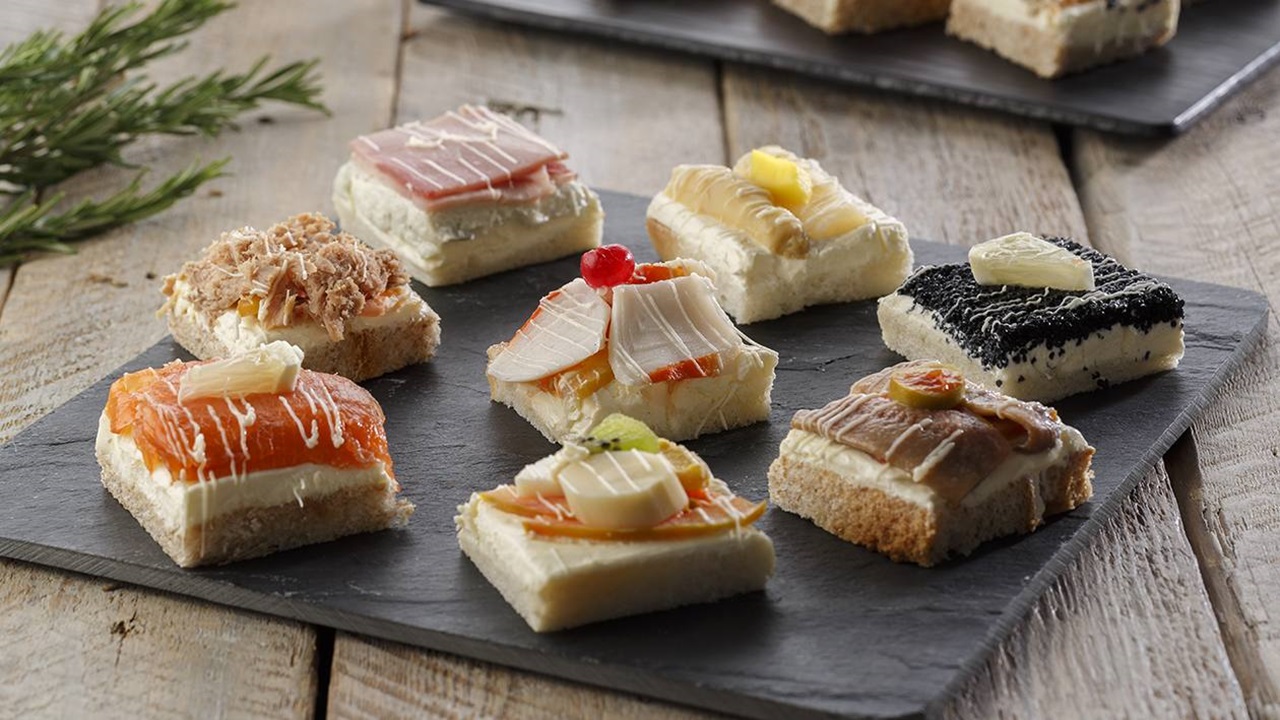 recipe image Surtido de canapés elaborados con Rama Queso Crema