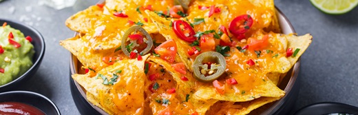 Nachos con Violife sabor Cheddar. Un entrante ideal para cualquier tipo de comensal. Sin gluten y sin lactosa.