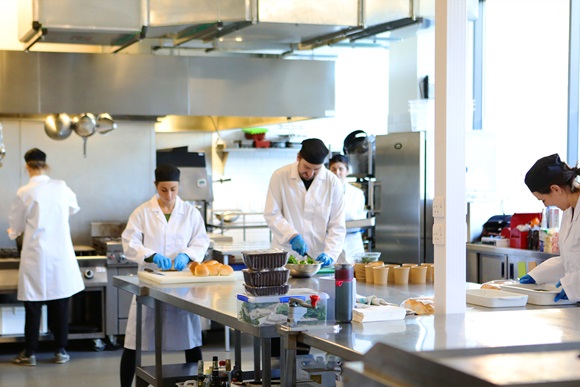 Trabajamos para profesionales de la Hostelería como tú. De Chefs para Chefs.