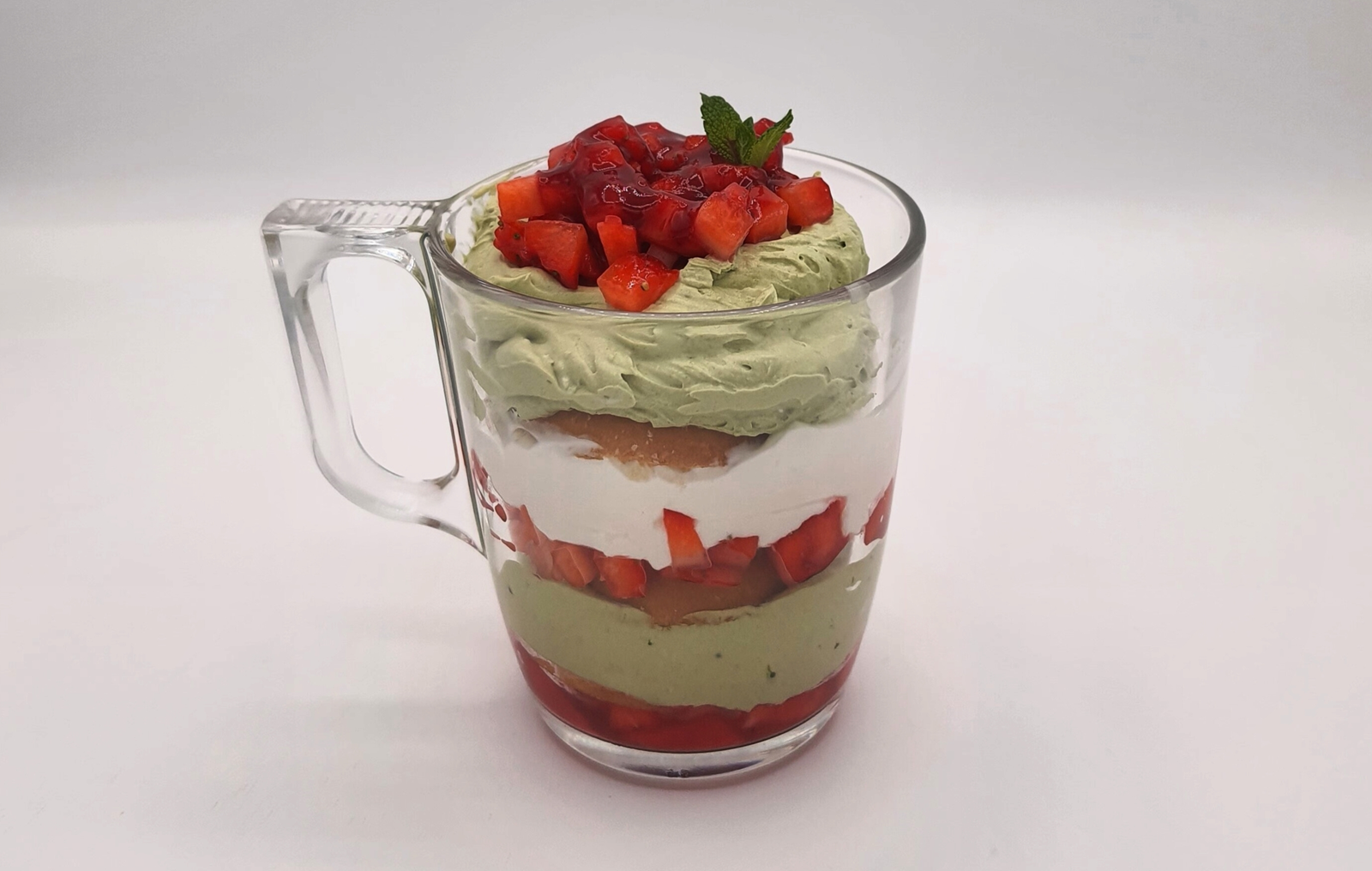 recipe image Tiramisú de Matcha y fresas