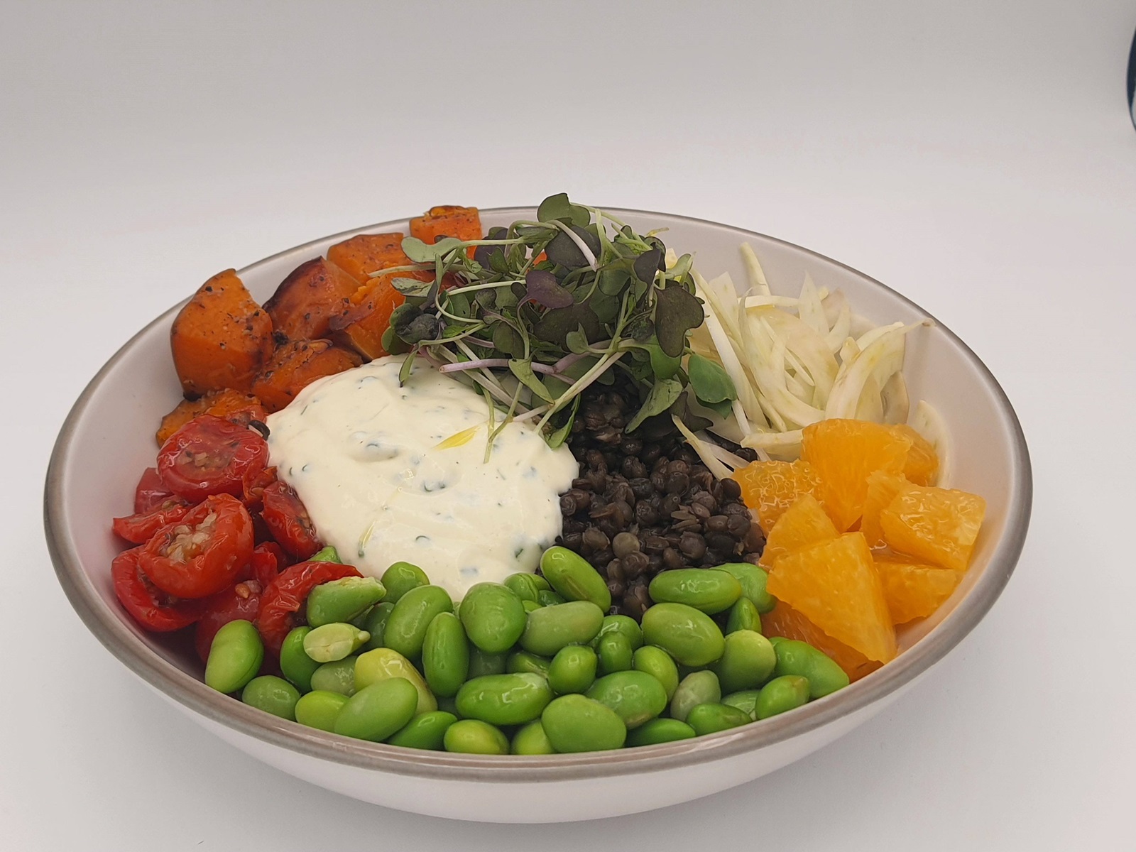 recipe image Ensalada de lentejas, edamame, calabaza y crème fraîche al cebollino