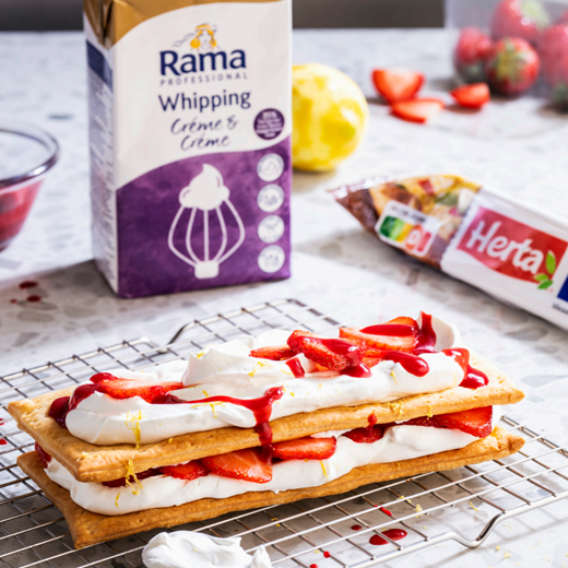 recipe image Tompoes met aardbei