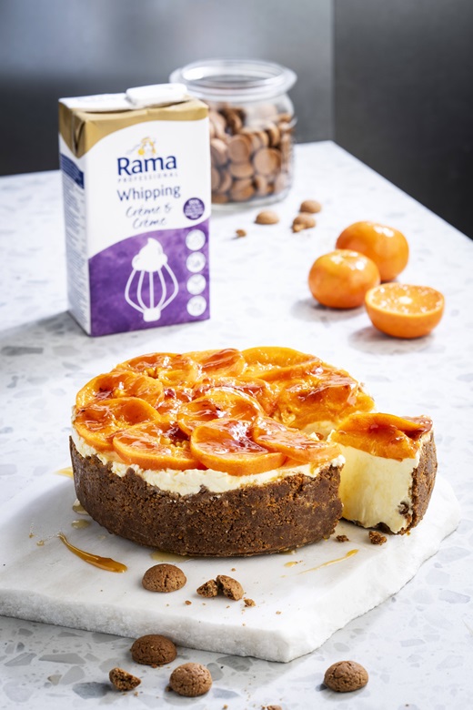 recipe image Sinterklaastaart met Mandarijntjes en Kruidnotenbodem